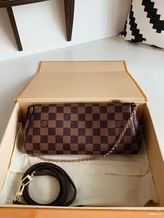 VUITTON EVA LOUIS 0412